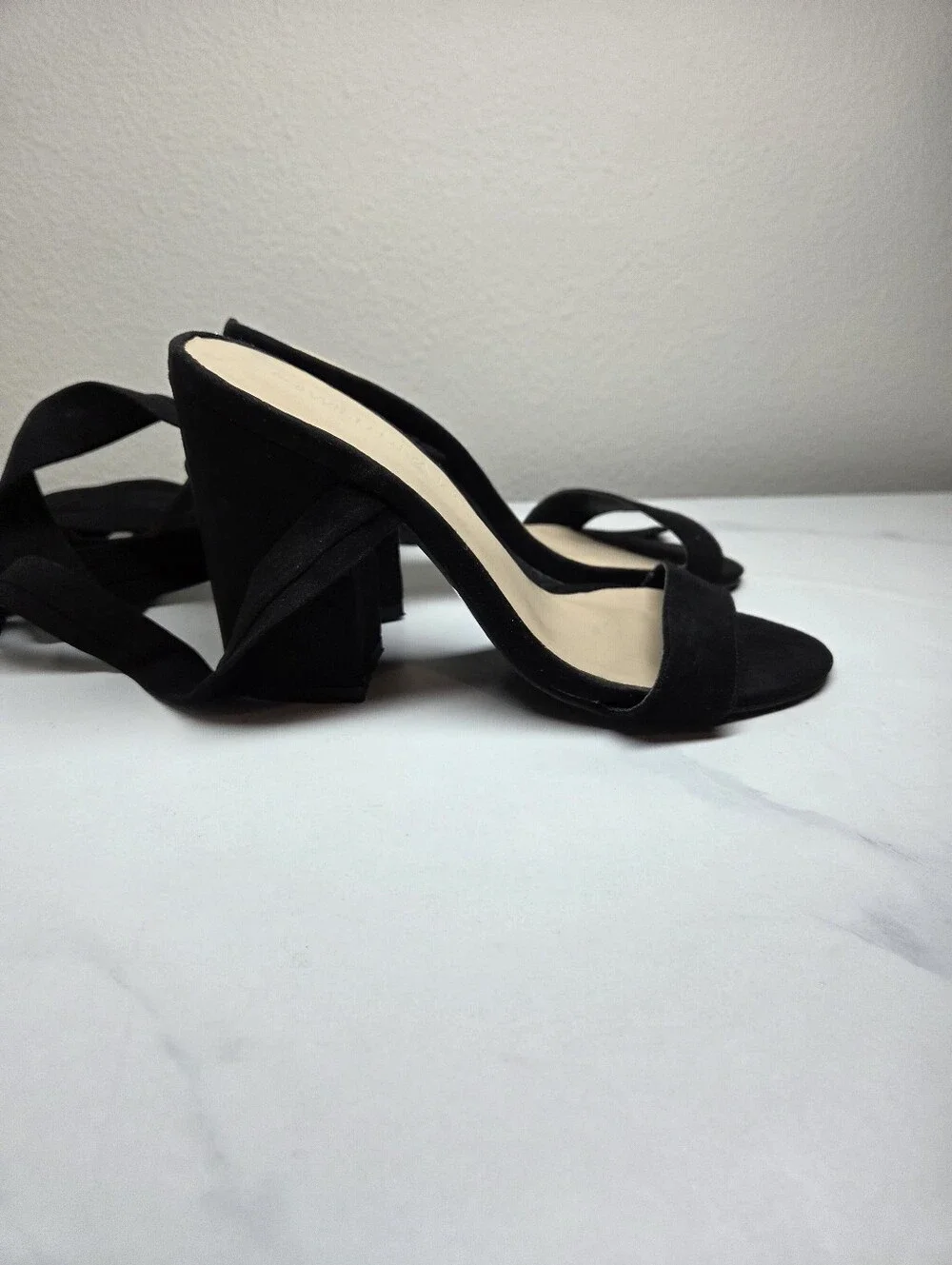 Wild Diva Lounge Black Faux Suede Lace Up Wrap Around Block Heel Sandals Size 6